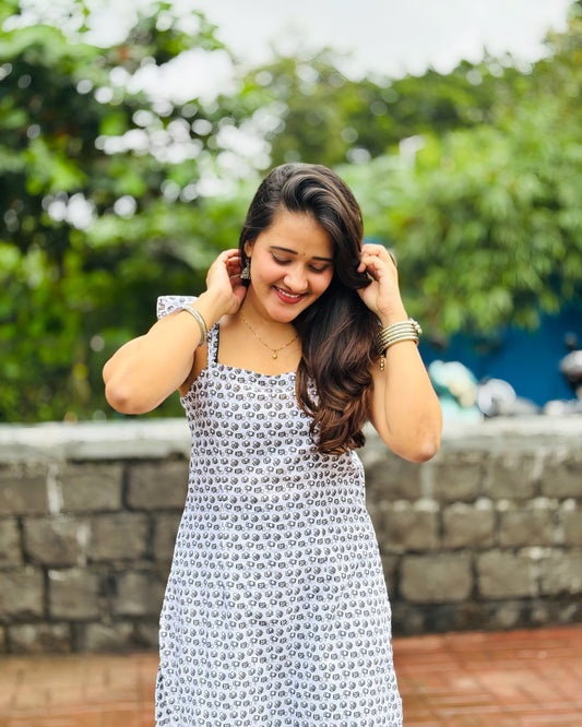 Alia - Long Sleeveless Kurti